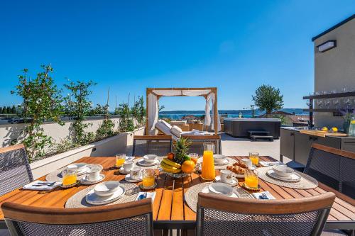 "Zlatna Palma"Luxury Seaview Penthouse & Jacuzzi, 300m to beach