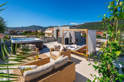 "Zlatna Palma"Luxury Seaview Penthouse & Jacuzzi, 300m to beach