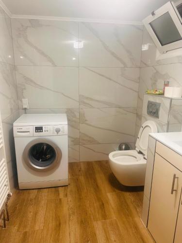a bathroom with a washing machine and a toilet at Dryrivers house in Xiropótamos