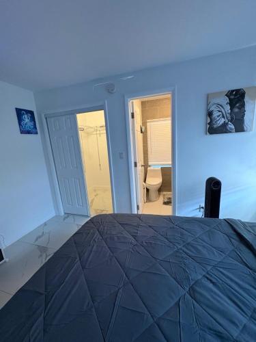 a bedroom with a blue room with a bed at Family and friends welcome in Opa-locka