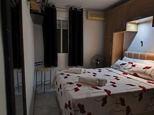 Modern 2 bedroom Penthouse with huge private roof top terrace,free parking and free WIFI