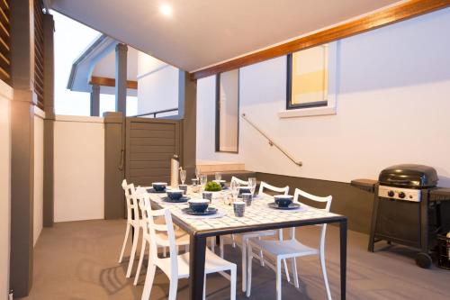 Kuchyň nebo kuchyňský kout v ubytování Coffs Jetty Beach House