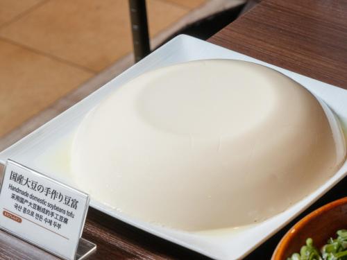 ホテルの敷地内または近くでの食事または食べ物