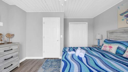 a bedroom with a bed with a teddy bear on it at Captain's Cove - Pool Rooftop and Inlet Views in Myrtle Beach