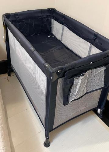 a small black bunk bed in a room at Flat Parque da Jaqueira in Recife