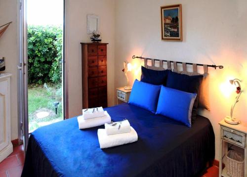 Appartement Privé, Élégant et Cozy, Jardin, Garage, Piscine, Cuisine Équipée, aux portes des Calanques