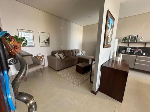 a living room with a couch and a table at Recanto Tarumã in Tangara da Serra
