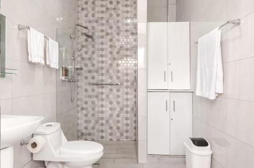 Koupelna v ubytování SDQ Colonial Zone, The best place that you can find