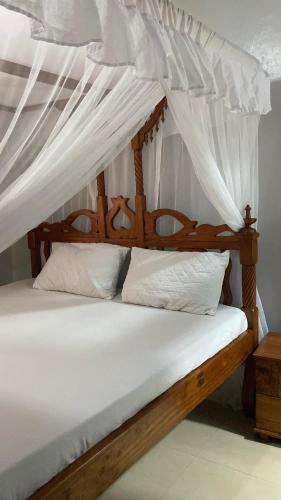 Ένα ή περισσότερα κρεβάτια σε δωμάτιο στο Luxury 2 Bedroom Mtwapa