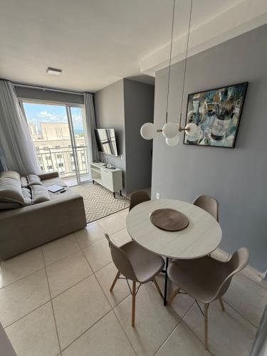 Posezení v ubytování Apartamento vista para o rio ao lado do shopping