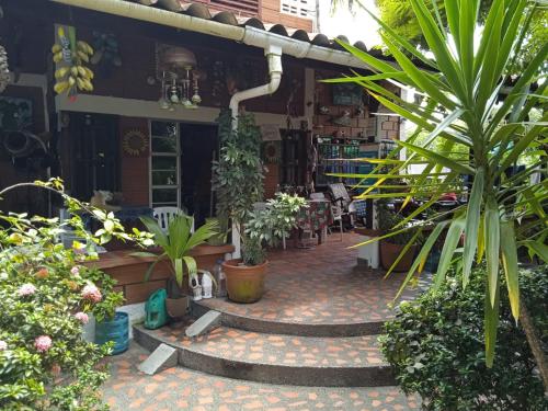 Taman di luar Villa Vilma