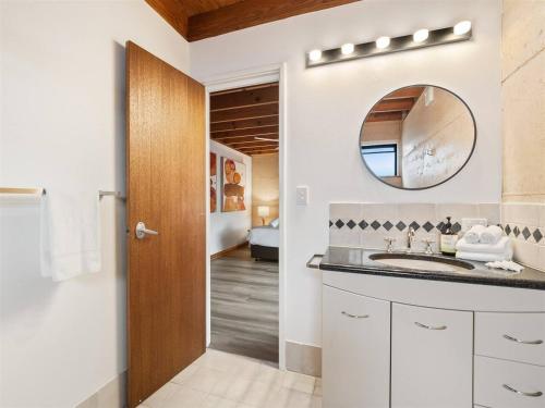 Ένα μπάνιο στο Osprey Beachside Retreat - Good Times Guaranteed