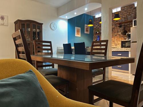 Ruang duduk di Villa Palmier - Terrace & Gardens - Comfort Calm