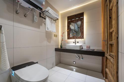 Floral Hotel Shexian Taibaiju B&B Huizhou Ancient City Branchにあるバスルーム