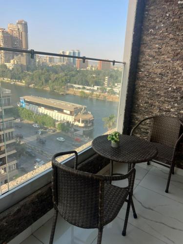 غرفة فندقية بإطلالة على النيل بالعجوزة