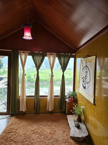 Taman di luar An's House