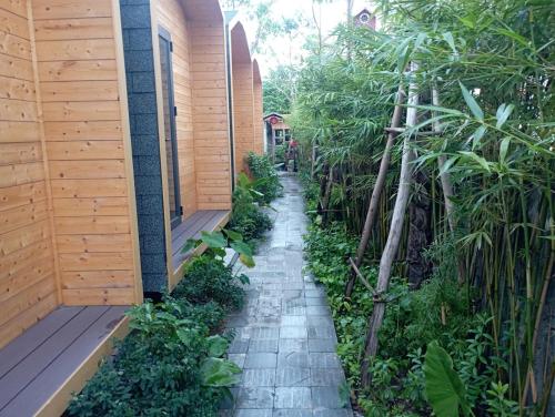 Taman di luar Lu's Homestay
