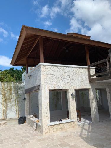 Beautiful Beachfront Villa With Private Pool and Bar Fully Staffed