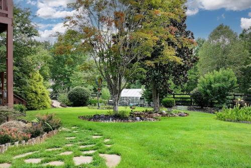 Κήπος έξω από το Peace of Joy Acres