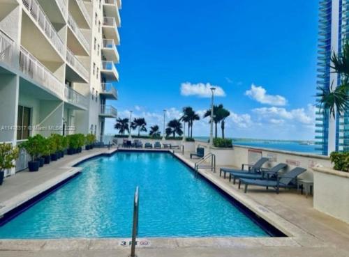 Brickell Luxe - Best Balcony - 32nd Fl - Luxe Waterfront & City Views - Furnished Balcony - Walk-Water-WiFi photo 9