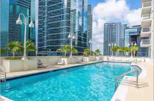 Brickell Luxe - Best Balcony - 32nd Fl - Luxe Waterfront & City Views - Furnished Balcony - Walk-Water-WiFi photo 62