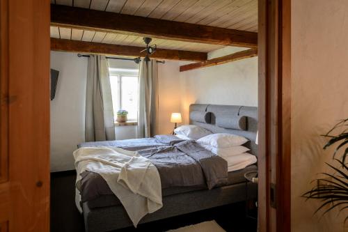 a bedroom with a bed and a window at Rubensholm Bed & Breakfast in Brösarp