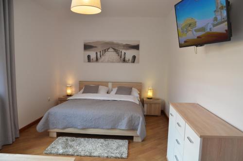 Ένα ή περισσότερα κρεβάτια σε δωμάτιο στο Apartamenty Milówka Centrum
