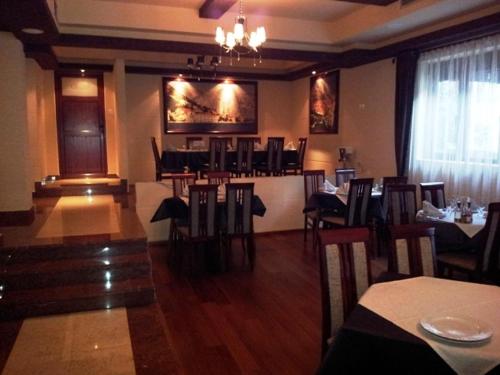 Χώρος καθιστικού στο ROOMS & APARTMENTS DOBROTSKI DVORI