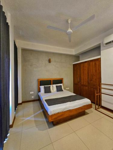 Ένα ή περισσότερα κρεβάτια σε δωμάτιο στο Galle Stay residence