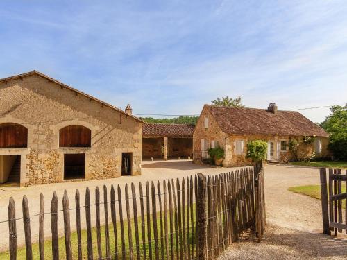 Gallery image of Impressive restored farmhouse with private pool surrounded by woods in Campsegret