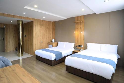 Кровать или кровати в номере 50100 Hotel