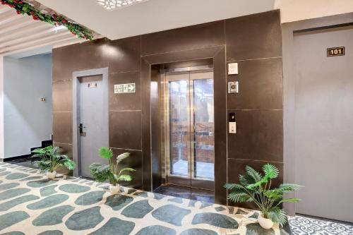 an elevator lobby with plants in a building at Super Townhouse Haridwar Vishwakarma Ghat Formerly Haridwar Aagman in Haridwār