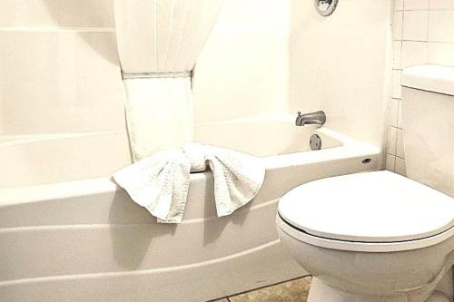 Un baño de Quality Inn & Suites Conference Center