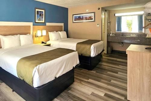 Cama o camas de una habitación en Quality Inn & Suites Conference Center
