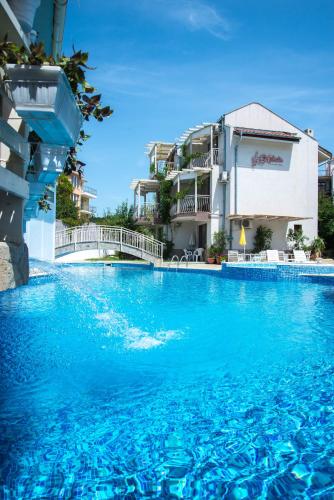 Swimmingpoolen hos eller tæt på The Poolhouse