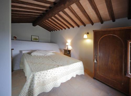 Un pat sau paturi într-o cameră la La Casa Di Piandelbello
