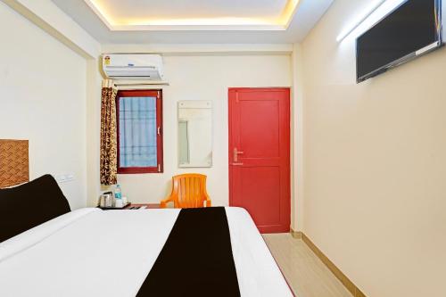 Postel nebo postele na pokoji v ubytování Super Hotel O Purasaiwalkam