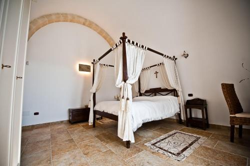 A bed or beds in a room at Masseria La Gravina