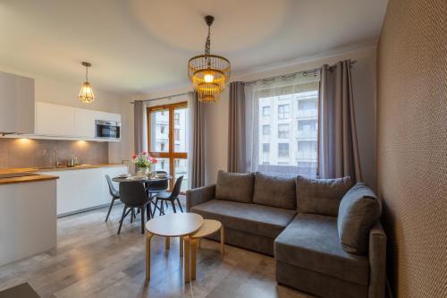 a living room with a couch and a table at Lucky-Time pl - 2 pokoje - Ostrów Tumski in Wrocław