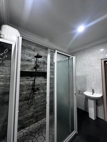 Koupelna v ubytování Lux Homes 4BR Duplex shortlet Apartment 4mins to GRA