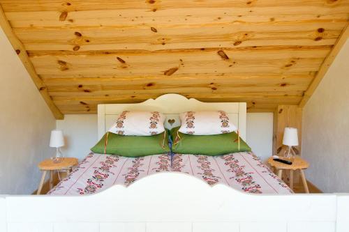 a bedroom with a bed with a wooden ceiling at Siedlisko Grabinowo k/Olsztyna in Olsztyn