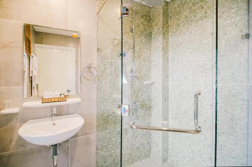 Phòng tắm tại KaKa Hotel Han River