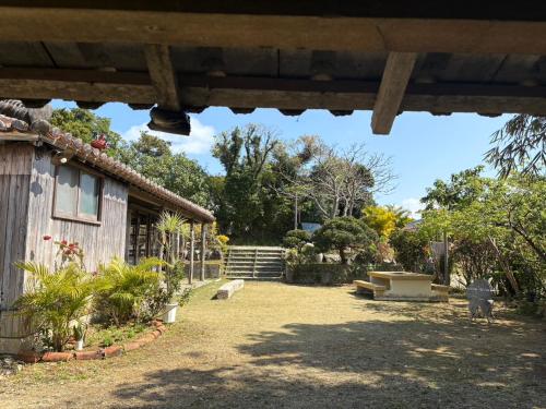 a view of a yard with a house at 島時間 Yagaji Village in Wada