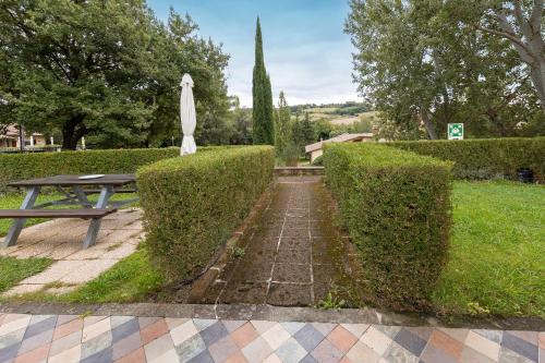 Κήπος έξω από το Borgo San Carlo