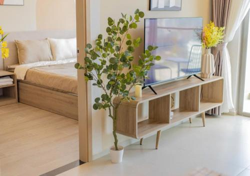 a living room with a couch and a tv at The Song Your House Apartment - Căn Hộ Du Lịch Biển Vũng Tàu in Vung Tau