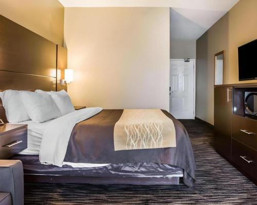 Ένα ή περισσότερα κρεβάτια σε δωμάτιο στο Quality Inn Dayton North - Vandalia