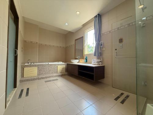 Salle de bains dans l'établissement Lisa Motel