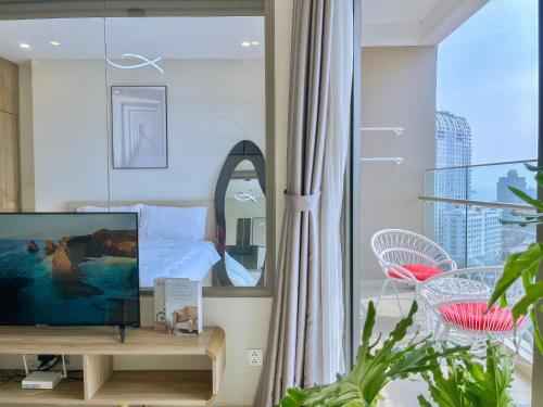 a bedroom with a bed and a large window at The Song Your House Apartment - Căn Hộ Du Lịch Biển Vũng Tàu in Vung Tau