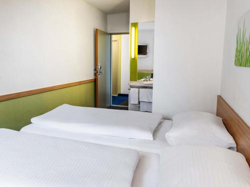 Ένα ή περισσότερα κρεβάτια σε δωμάτιο στο B&B HOTEL Mainz-Süd