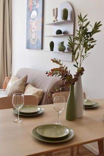 Industrial Stay in Apollo Residence w free parking